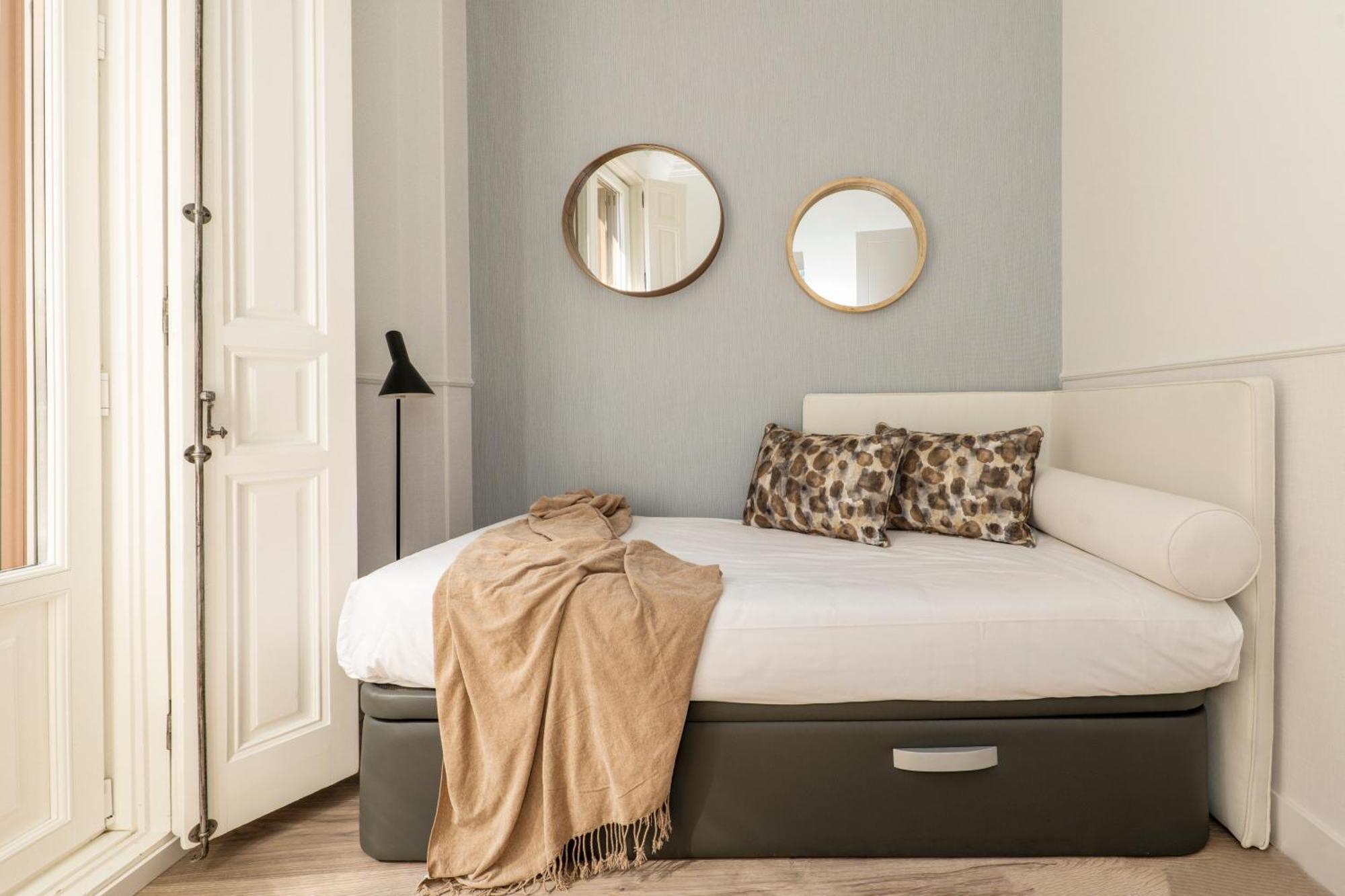 Madrid 1915 Private Suites Rum bild